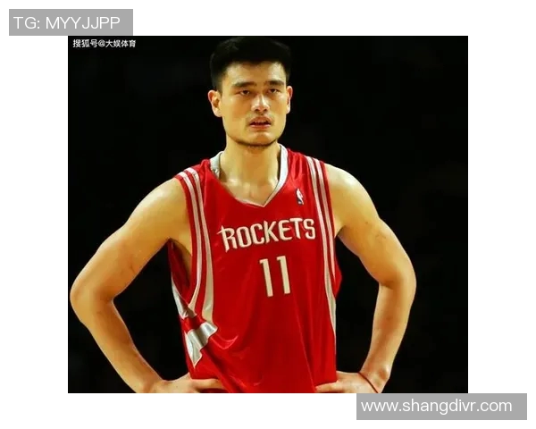 包夹姚明的精彩瞬间展现篮球战术与运动员的对抗魅力