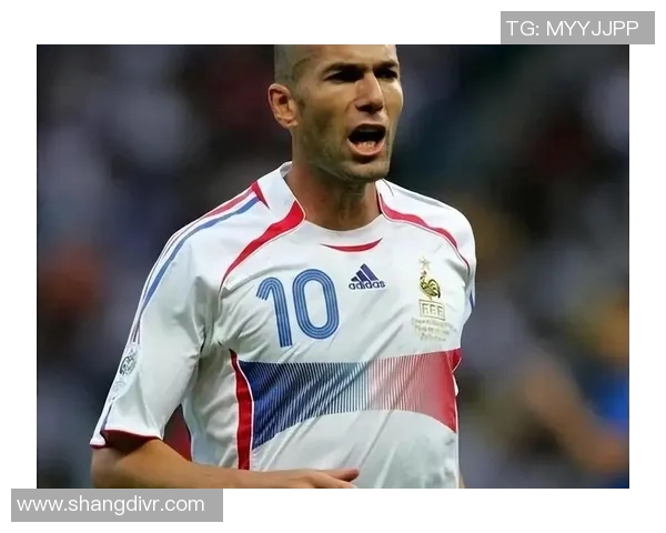 进球最多的中锋足球明星盘点与他们的辉煌成就分析