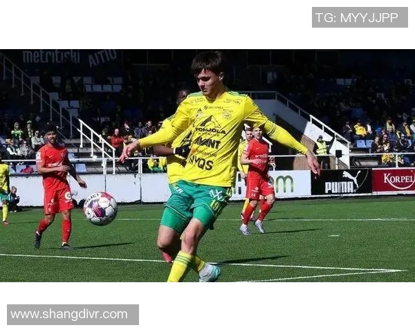 超硬球风的足球明星们如何在赛场上展现无与伦比的实力与魅力