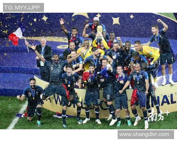 足球明星队全体球员合照高清展示团结与荣耀的瞬间